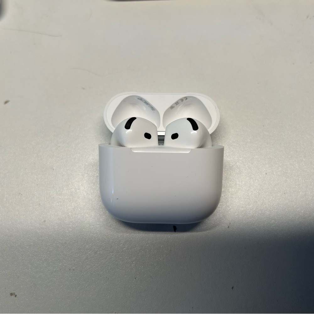 Apple AirPods 4